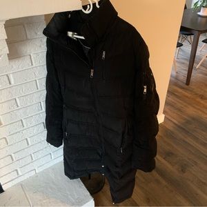 Calvin Klein Puffer Coat | Women’s: L | 5 Pockets | Small rips on bottom